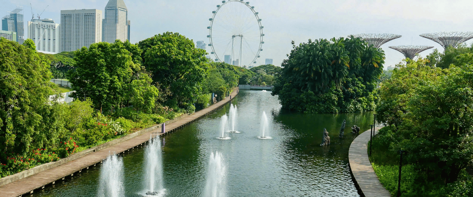 destination-pre-wedding-shoot-singapore-waterway-skyline.jpg